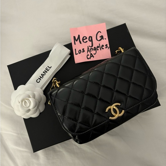 CHANEL 🖤 23A Black Shiny Leather Phone Holder on a Chain - Picture 14 of 15